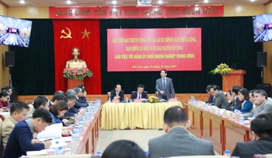 Đồng chí Phạm Viết Thanh - Bí thư Đảng ủy Khối Doanh nghiệp Trung phát biểu tại buổi làm việc