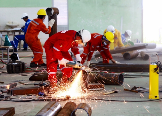 Thí sinh thi môn Hàn tại Hội thi Tay nghề Dầu khí lần V - 2017