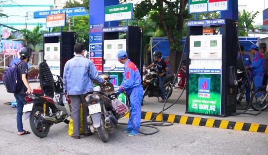 Xăng sinh học E5 RON 92 rẻ hơn 1.850 đồng/lít so với xăng RON 9