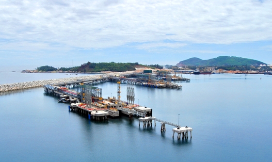 Cảng nhập dầu tại Dung Quất