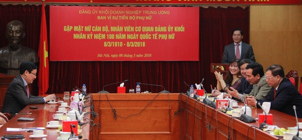 Đồng chí Phạm Viết Thanh - Bí thư Đảng ủy Khối Doanh nghiệp Trung ương gửi lời chúc mừng tới tất cả nữ cán bộ, công chức, viên chức Cơ quan Đảng ủy Khối nhân ngày Quốc tế Phụ nữ 8/3