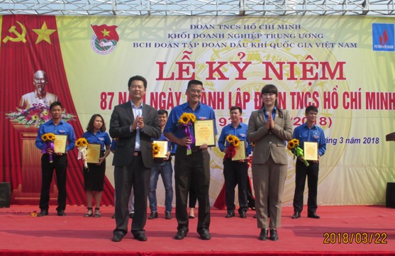 Đoàn Tập đoàn tuyên dương các tổ chức Đoàn và cá nhân có thành tích đặc biệt xuất sắc 