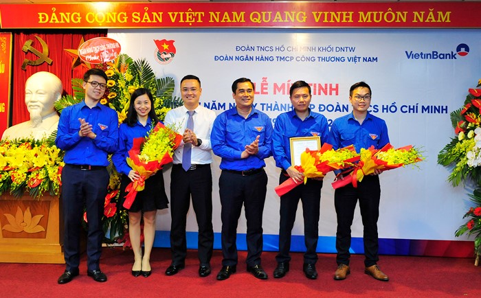 Công bố và trao Quyết định Công nhận CTTN cấp Đoàn Khối DNTW  cho Chi đoàn cơ sở Khối Bán lẻ