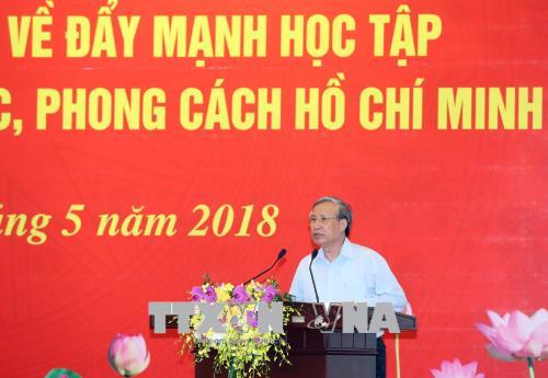 Đồng chí Trần Quốc Vượng, Uỷ viên Bộ Chính trị, Thường trực Ban Bí thư phát biểu chỉ đạo tại hội nghị.