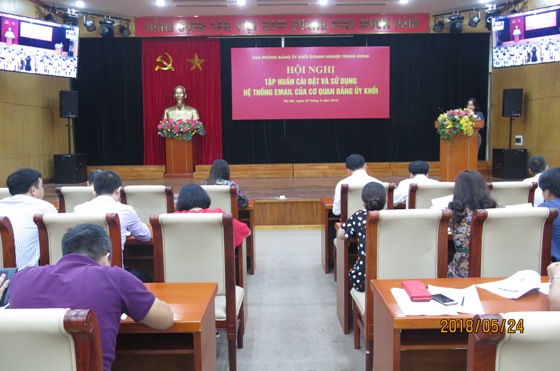 Tập huấn cài đặt và sử dụng hệ thống email của Cơ quan Đảng ủy Khối DNTW