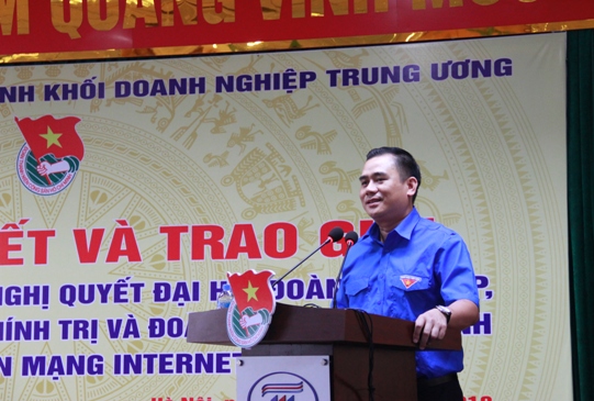 Đồng chí Vũ Đức Tú - Bí thư Đoàn Thanh niên Khối Doanh nghiệp Trung ương phát biểu tại Cuộc thi