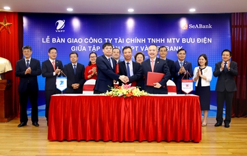 Đại diện 2 đơn vị tại lễ ký kết bàn giao