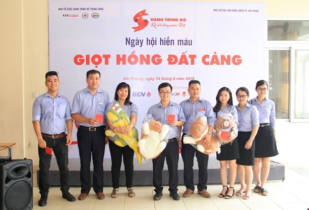 Cán bộ BIDV tich cực tham gia ngày hội hiến máu