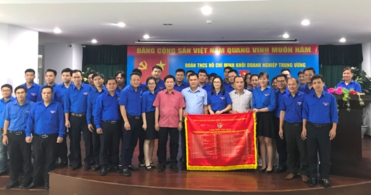 Các cơ sở Đoàn trực thuộc ký cam kết hoàn thành chỉ tiêu ý tưởng sáng tạo năm 2018.