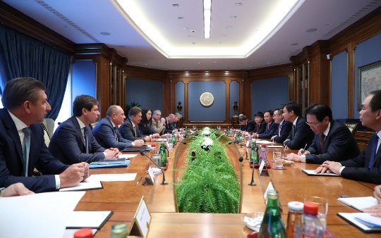 Chủ tịch HĐTV Petrovietnam Trần Sỹ Thanh và Tổng Giám đốc Petrovietnam Nguyễn Vũ Trường Sơn gặp gỡ và trao đổi hợp tác với ông Alexey Miller - Chủ tịch Gazprom và ban lãnh đạo tại trụ sở Gazprom