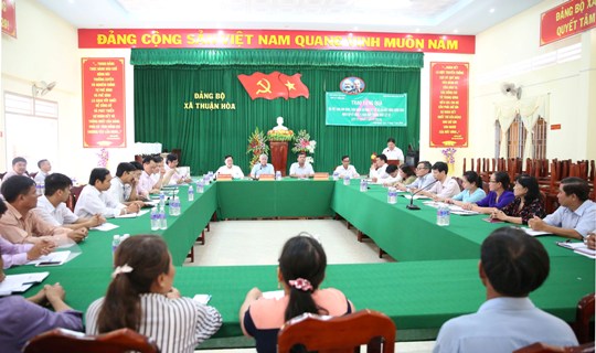 Quang cảnh buổi làm việc