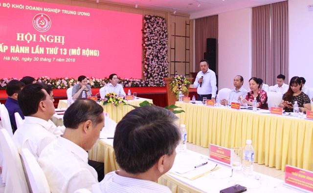 Các đại biểu thảo luận tại Hội nghị.