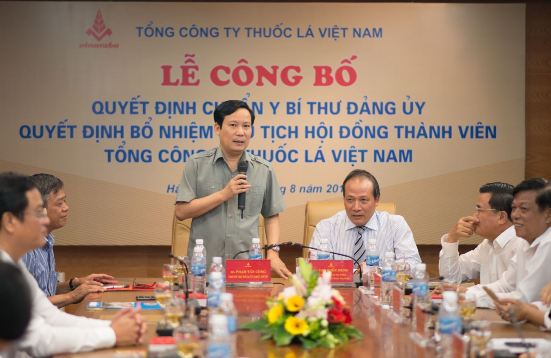 Đồng chí Phạm Tấn Công - Phó Bí thư Đảng ủy Khối Doanh nghiệp Trung ương phát biểu tại buổi lễ