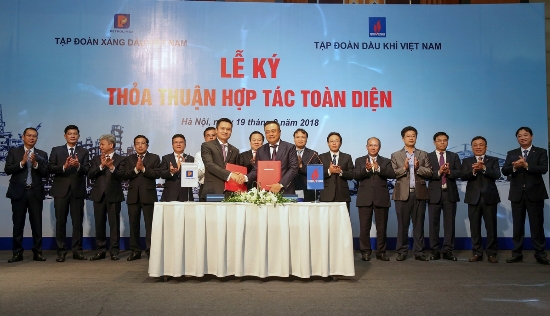 Đại diện lãnh đạo PVN và Petrolimex ký Thoả thuận hợp tác toàn diện giữa 2 Tập đoàn