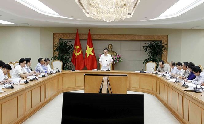Phó Thủ tướng Chính phủ Vương Đình Huệ chủ trì cuộc họp Ban chỉ đạo xử lý các tồn tại, yếu kém đối với 12 dự án, doanh nghiệp chậm tiến độ, kém hiệu quả thuộc ngành Công Thương.