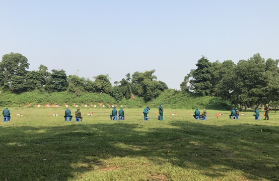 Các vận động viên tham gia bắn súng tại Hội thao