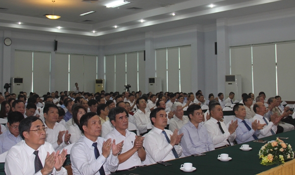 Các đại biểu tham dự buổi lễ