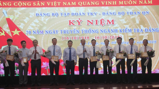 TraoKỷ niệm chương 