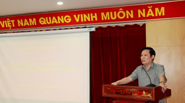 Đồng chí Phạm Tấn Công - Phó Bí thư Đảng ủy Khối, Chủ tịch Hội đồng Khoa học Đảng ủy Khối DNTW phát biểu khai mạc Hôi nghị.