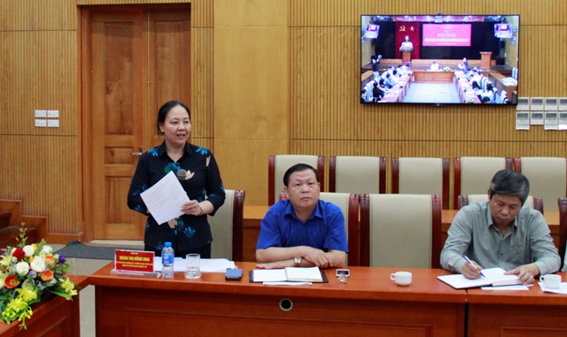 Đồng chí Đoàn Thị Hồng Nga - Ủy viên Ban Thường vụ, Trưởng Ban Tuyên giáo Đảng ủy Khối phát biểu tại Hội nghị.