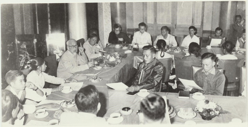 Bác Hồ gặp mặt Đoàn đại biểu công nhân cán bộ ngành Than và tỉnh Quảng Ninh tại Phủ Chủ tịch ngày 15/11/1968.