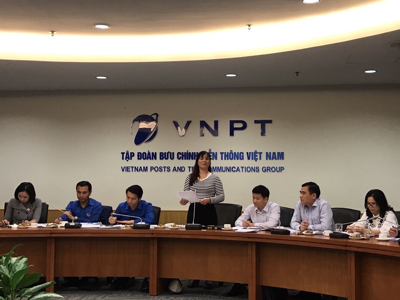 Đồng chí Nguyễn Thị Tiếp, Ủy viên BTV, Trưởng Ban Dân vận Đảng ủy Khối phát biểu tại Hội nghị