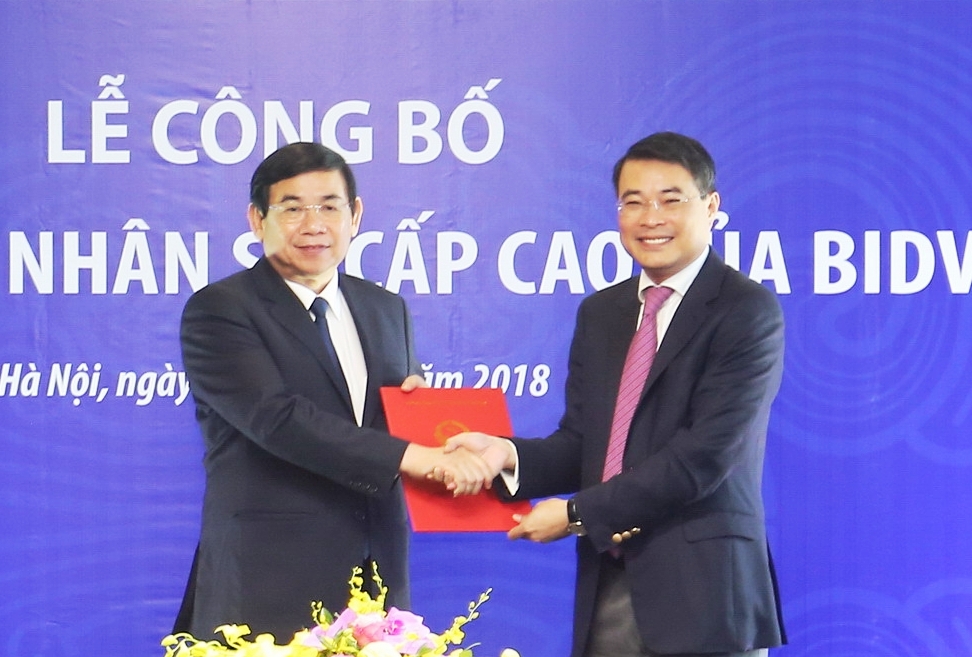 Thống đốc Ngân hàng Nhà nước Việt Nam Lê Minh Hưng đã trao Quyết định số 2269/QĐ-NHNN ngày 15/11/2018 của Ngân hàng Nhà nước cử đồng chí Phan Đức Tú,