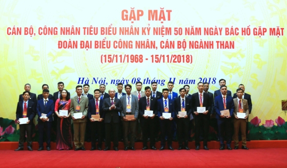 Tôn vinh 50 công nhân, cán bộ tiêu biểu có thành tích xuất sắc trong phong trào thi đua lao động sản xuất