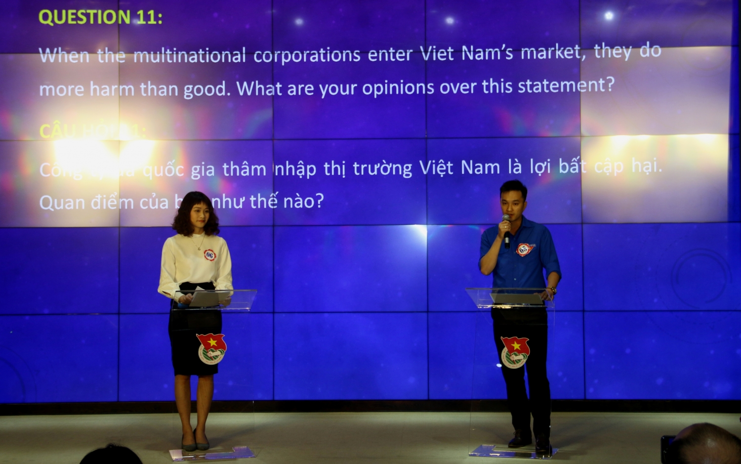 Các thí sinh tham gia phần thi tranh luận