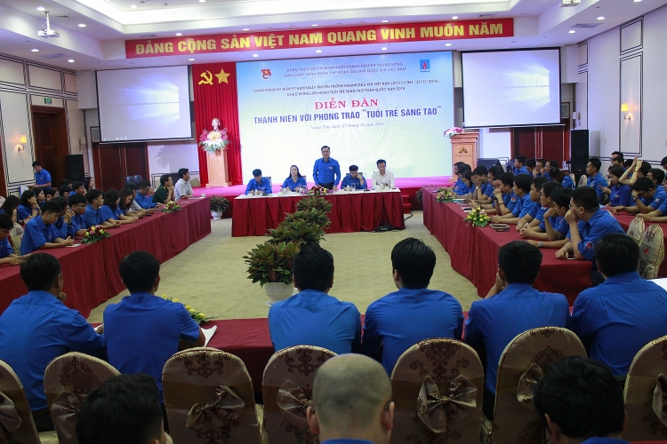 Quang cảnh diễn đàn