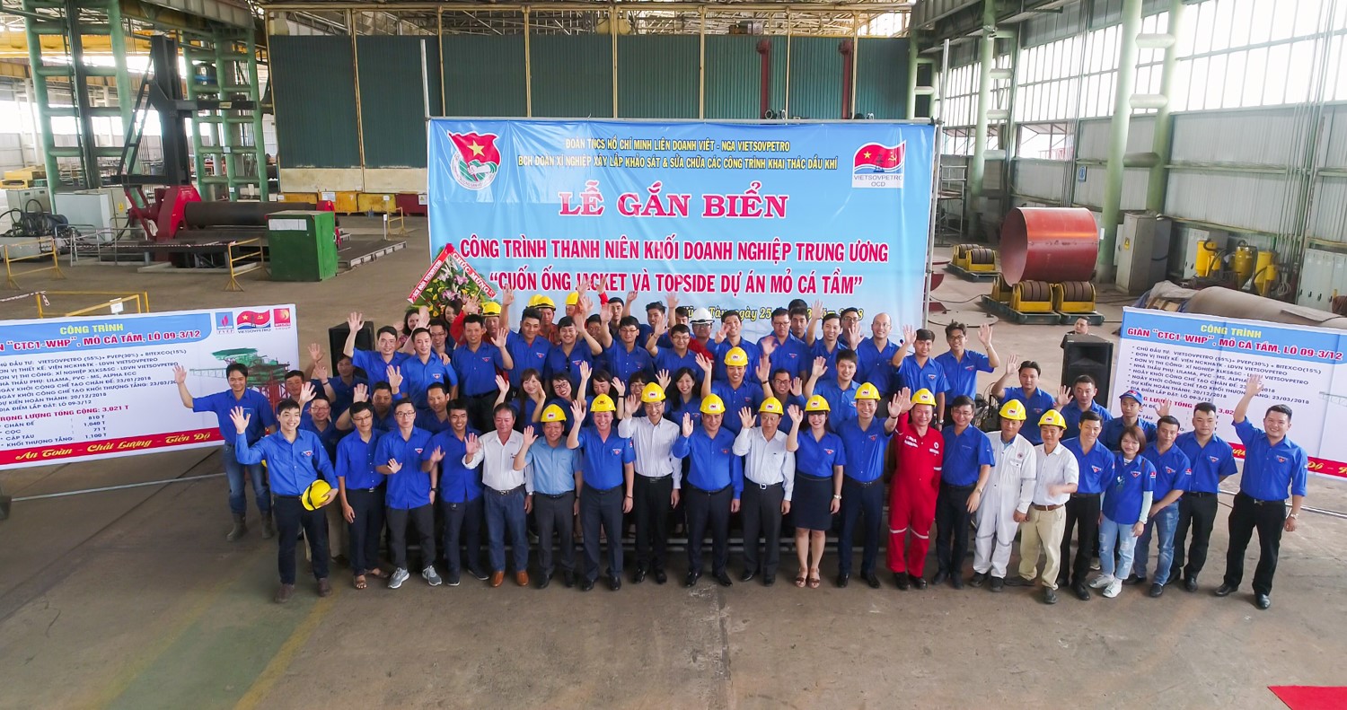 Lễ gắn biển Công trình Thanh niên cấp Đoàn Khối “Cuốn ống Jacket và Topside dự án mỏ cá tầm” do Đoàn Liên doanh Việt - Nga Vietsovpetro thuộc Đoàn Tập đoàn Dầu khí Quốc gia thực hiện