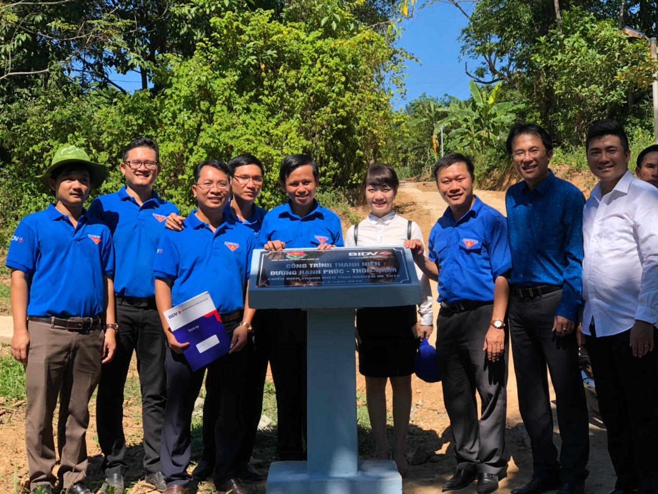 Lễ gắn biển công trình thanh niên 