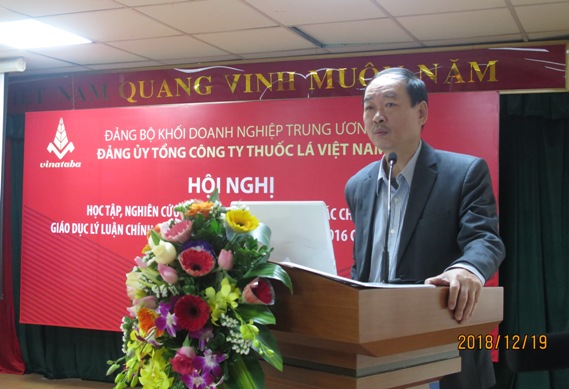 PGS.TS Phạm Hồng Chương, nguyên Viện trưởng Viện Hồ Chí Minh và các lãnh tụ của Đảng – Học viện Chính trị quốc gia Hồ Chí Minh trao đổi các chuyên đề