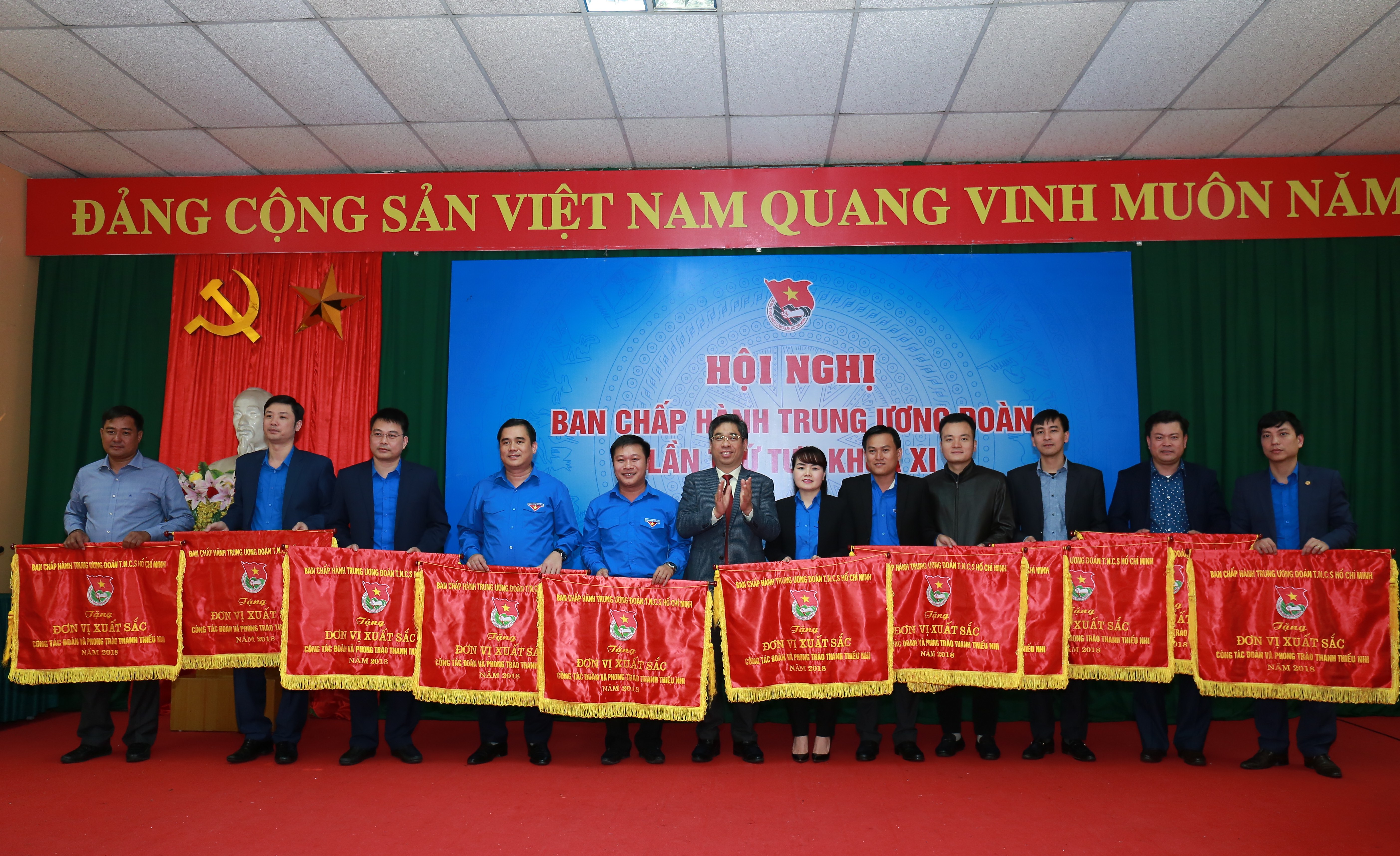 Đoàn Khối Doanh nghiệp Trung ương vinh dự đón nhận Cờ thi đua đơn vị xuất sắc công tác Đoàn và phong trào Thanh niên năm 2018 của Ban Chấp hành Trung ương Đoàn TNCS Hồ Chí Minh