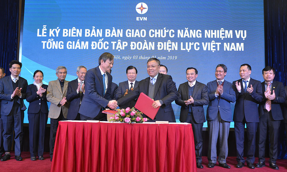 Ký biên bản bàn giao chức năng nhiệm vụ Tổng giám đốc EVN