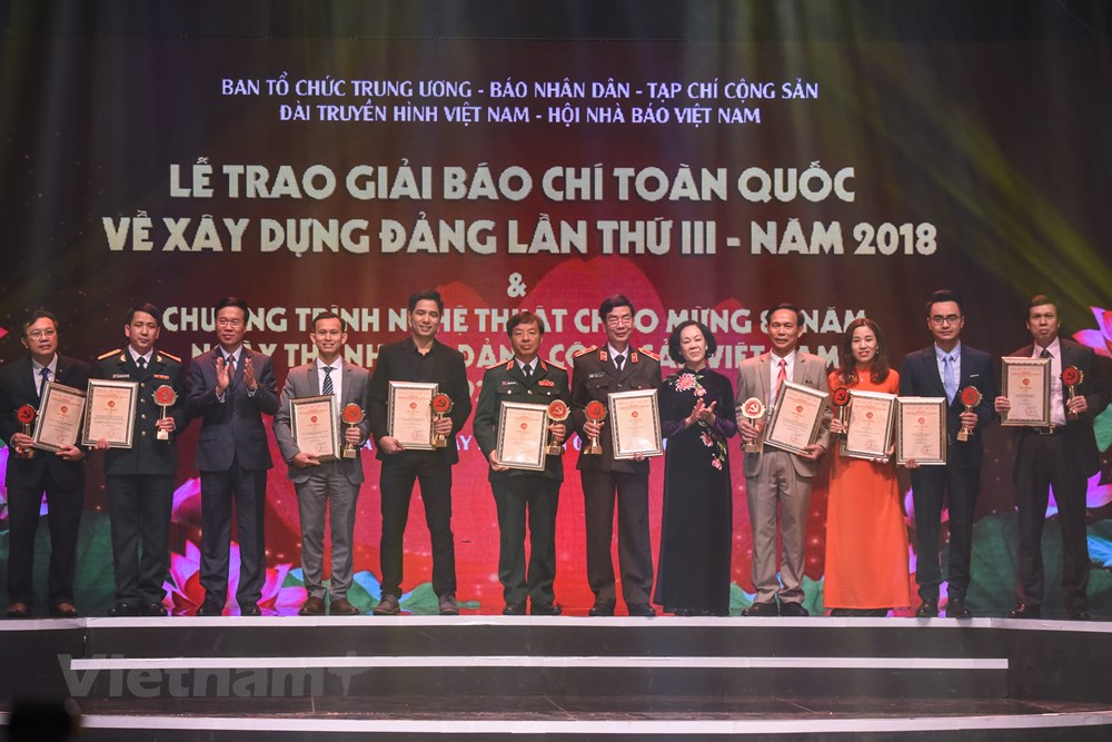 Các tác giả, nhóm tác giả đoạt giải B.