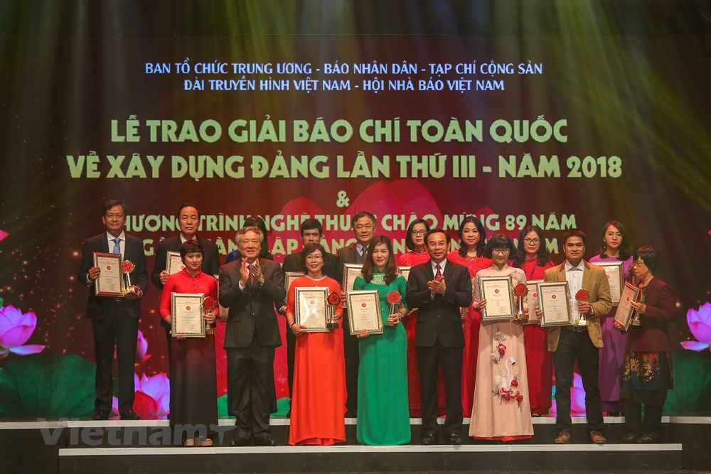 Các tác giả, nhóm tác giả đoạt giải C.