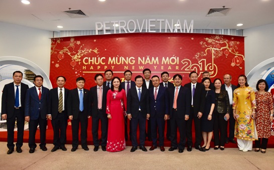 Phó Thủ tướng Trịnh Đình Dũng tại buổi làm việc với cán bộ, nhân viên của PVN