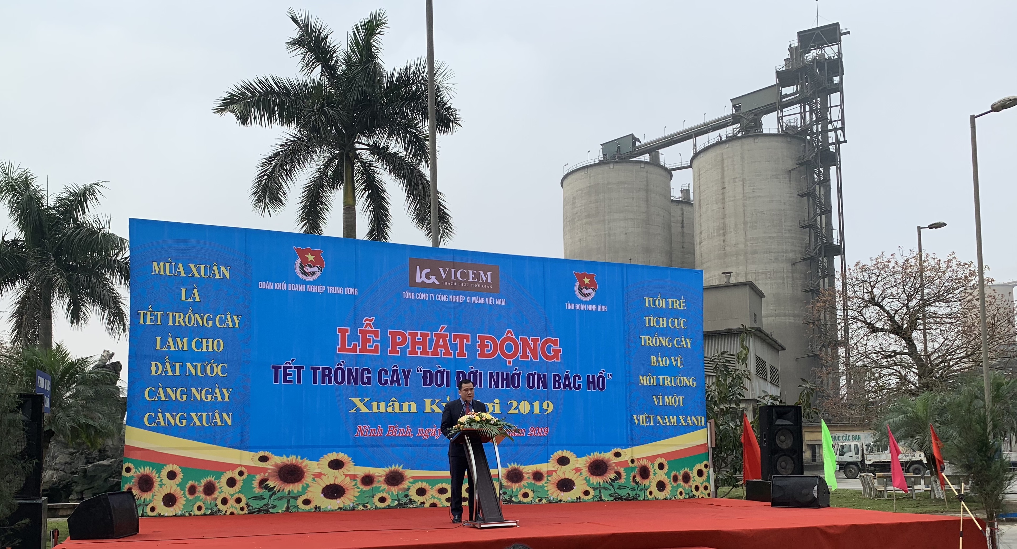 Đồng chí Vũ Đức Tú, Bí thư Đoàn Khối phát động hưởng ứng Tết trồng cây “Đời đời nhớ ơn Bác Hồ” Xuân Kỷ Hợi 2019