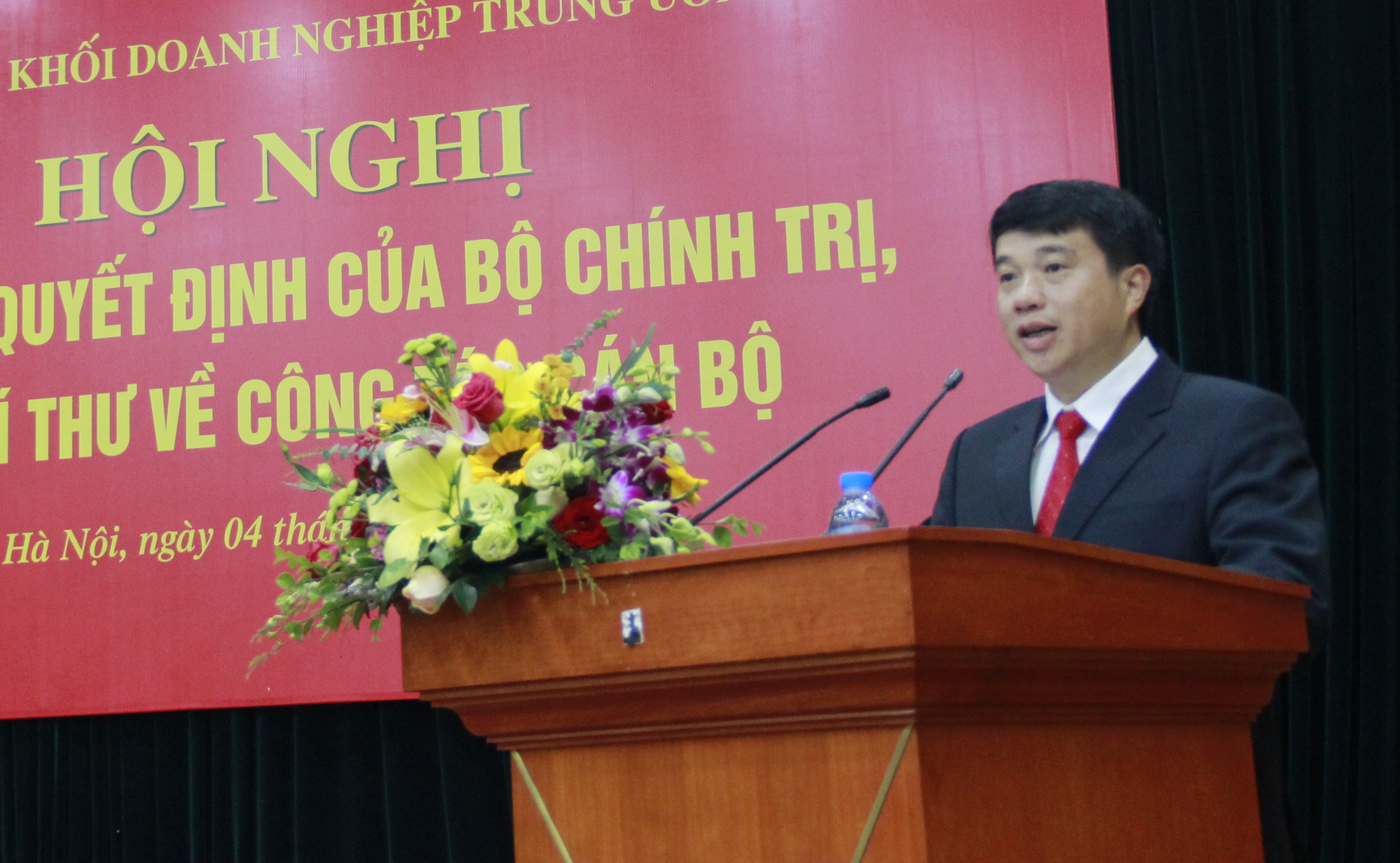 Đồng chí Y Thanh Hà Niê Kđăm - Bí thư Đảng ủy Khối Doanh nghiệp Trung ương phát biểu nhận nhiệm vụ.