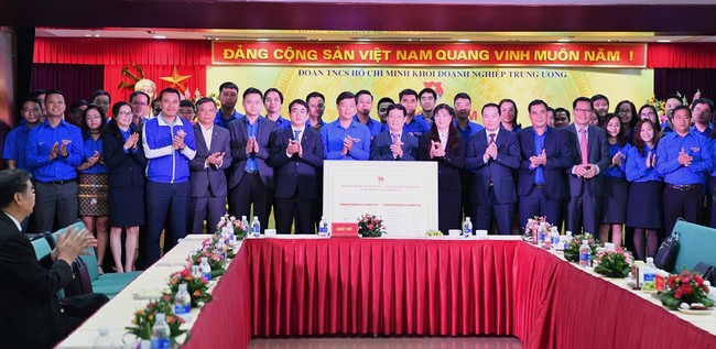 Cam kết thực hiện chỉ tiêu giới thiệu đoàn viên ưu tú cho Đảng xem xét kết nạp năm 2019