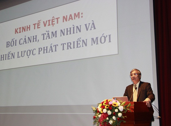 PGS.TS Trần Đình Thiên - thành viên Tổ tư vấn Kinh tế của Thủ tướng Chính phủ, nguyên Viện trưởng Viện Kinh tế Việt Nam trao đổi chuyên đề: “Kinh tế Việt Nam năm 2019- Cơ hội và thách thức”.