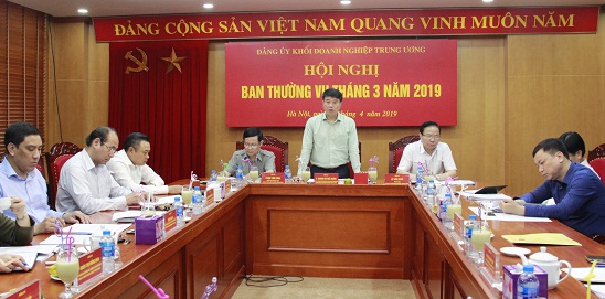 Đồng chí Y Thanh Hà Niê Kđăm - Ủy viên dự khuyết Trung ương Đảng, Bí thư Đảng ủy Khối chủ trì Hội nghị.