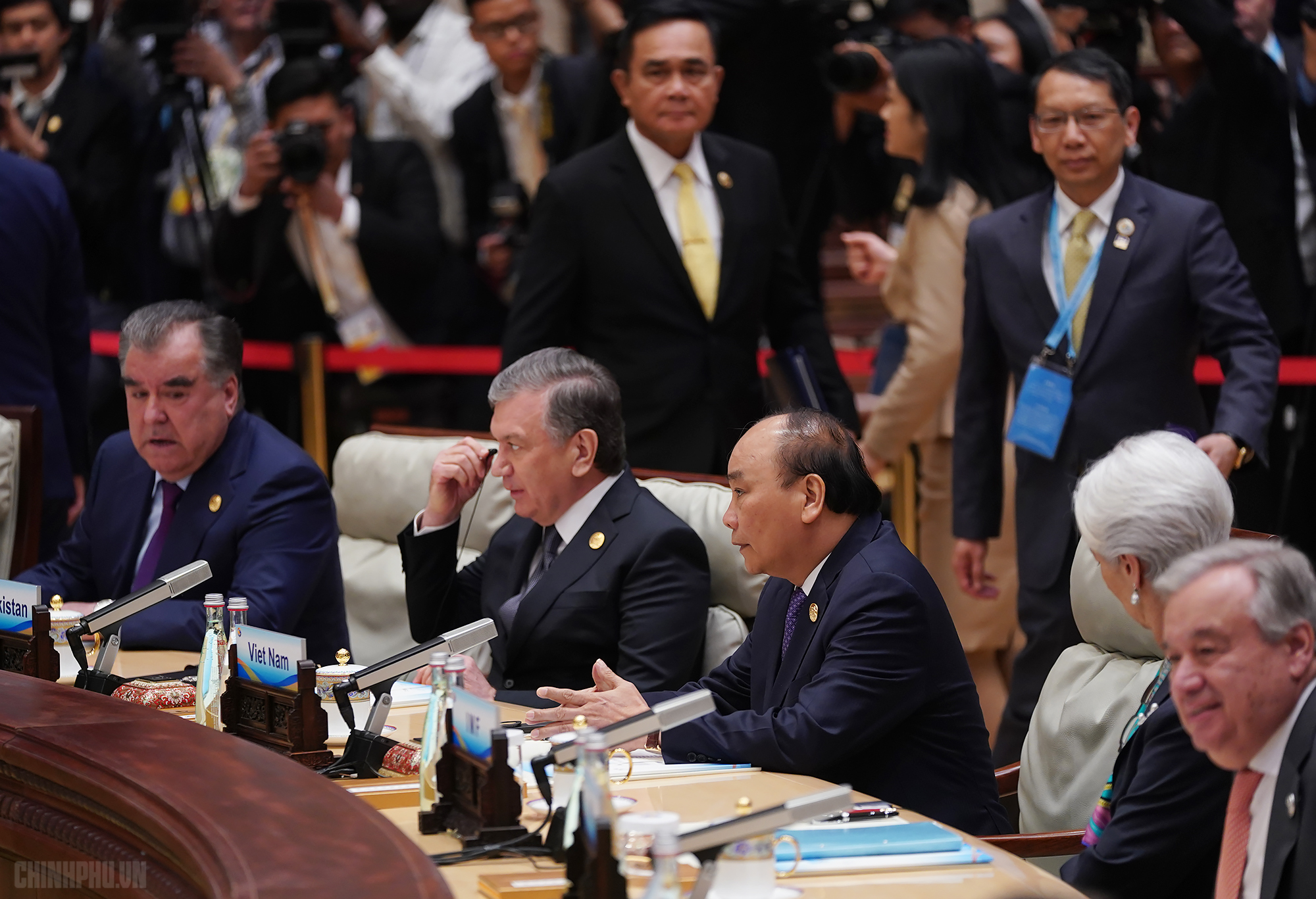 Thủ tướng Nguyễn Xuân Phúc dự Hội nghị bàn tròn Diễn đàn cấp cao hợp tác 