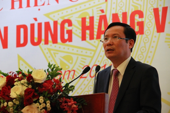 Đồng chí Phạm Tấn Công - Phó Bí thư Thường trực Đảng ủy Khối DNTW báo cáo kết quả 10 năm thực hiện Cuộc vận động 