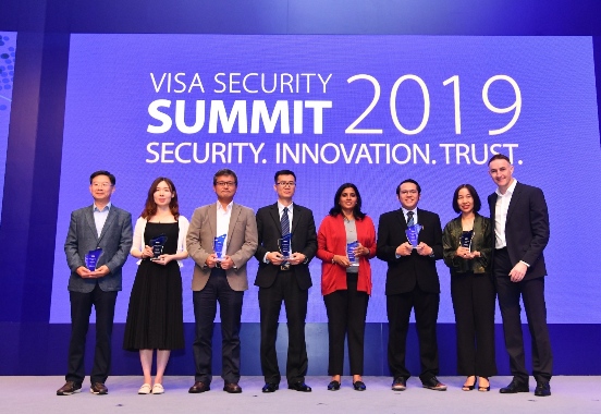 Đại diện các ngân hàng tại lễ trao giải.