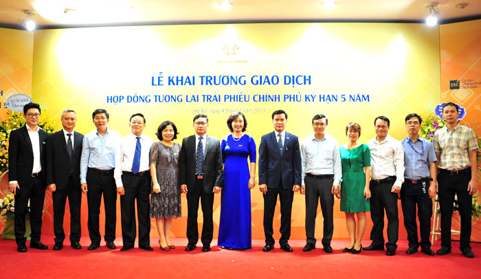 Đại diện đội ngũ xây dựng giải pháp của VietinBank chụp ảnh lưu niệm cùng các vị đại biểu.