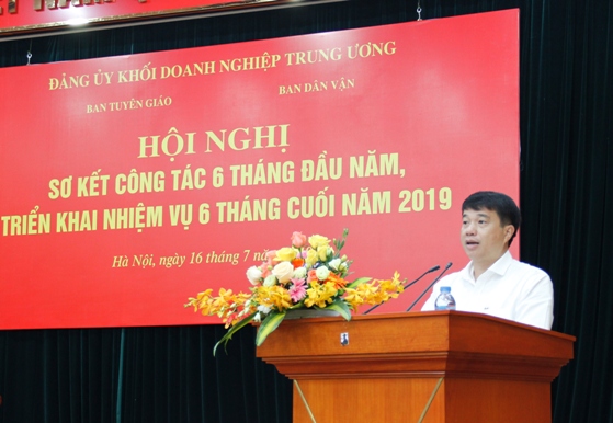 Đồng chí Y Thanh Hà Niê Kđăm - Bí thư Đảng ủy Khối Doanh nghiệp Trung ương phát biểu tại Hội nghị.