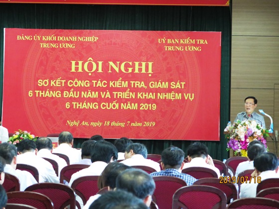 Đồng chí Phạm Tấn Công – Phó Bí thư Thường trực Đảng ủy Khối phát biểu tại Hội nghị