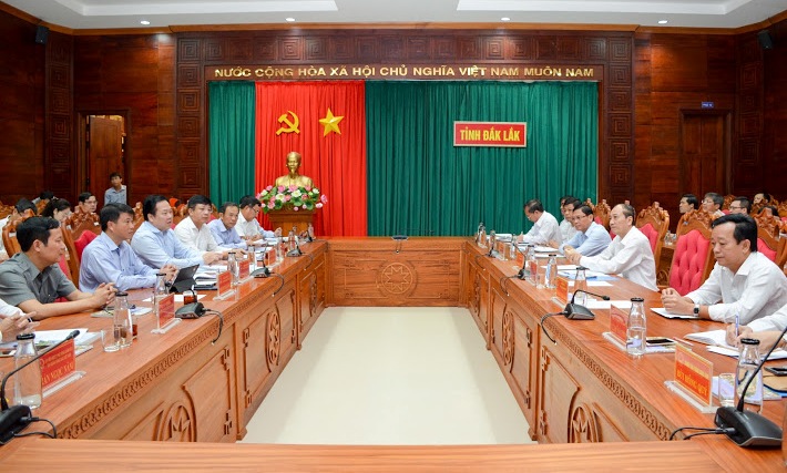 Toàn cảnh buổi làm việc.